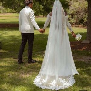 Elegant White Wedding Veil with Lace Trim Cathedral